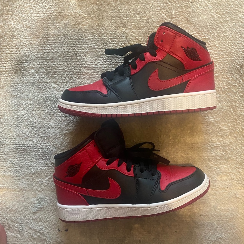 Air Jordan mid-youth